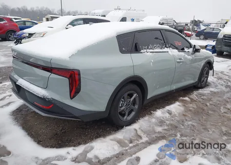 2025 Kia K4 Lxs из США, поврежденный, VIN 3KPFT4DE2SE132489
